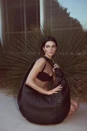 美国高端购物平台FWRD宣布签约Kendall Jenner出任创意总监